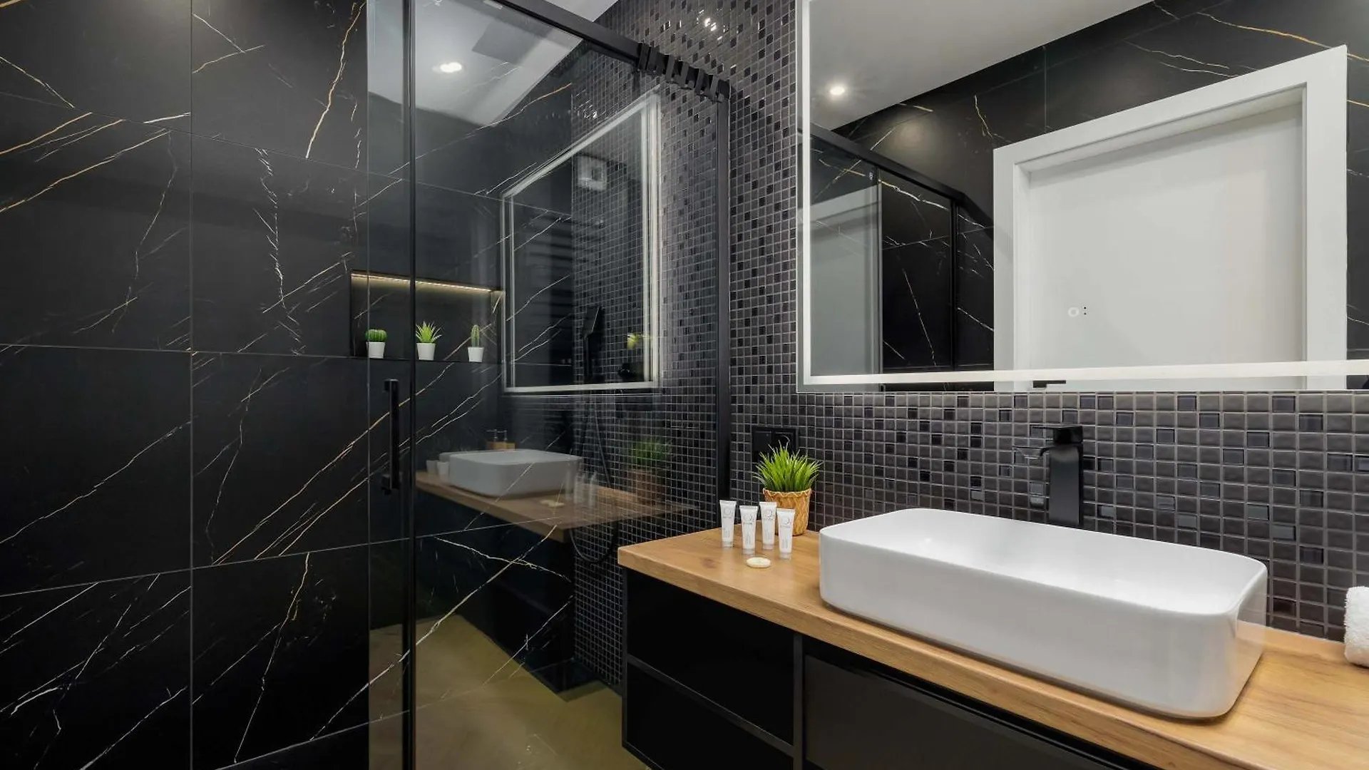 Apartment Luksusowy, Klimatyzowany Apartament W Krakowie Z Biurkiem I Parkingiem By Renters Prestige